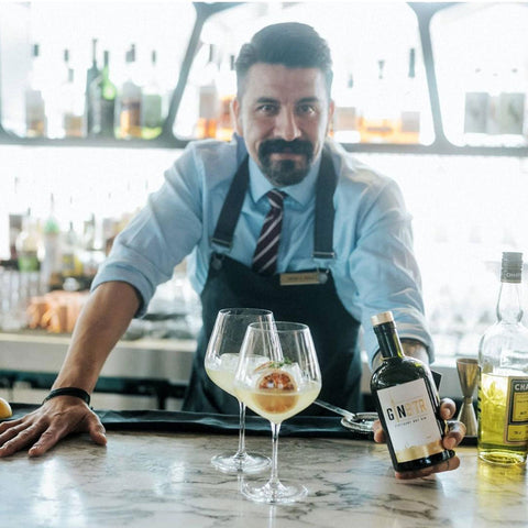 Thyme Out af Oscar Mena