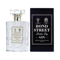 En klar, rektangulær Bond Street London Dry Gin-flaske med firkantet hætte står ved siden af sin sort-hvide æske med påskriften "Bond Street London Dry Gin" fra Bond Street Gin, Product of England.